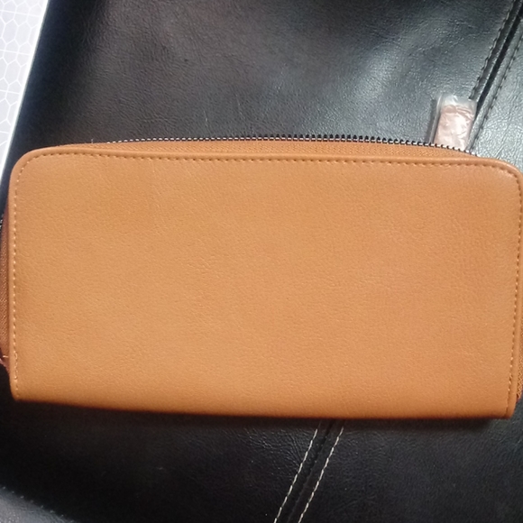 Kenneth Cole Reaction Wallet - Picture 3 of 6